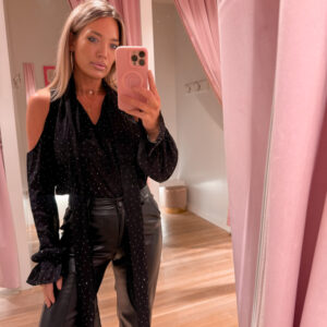 Diamond shoulder blouse - black