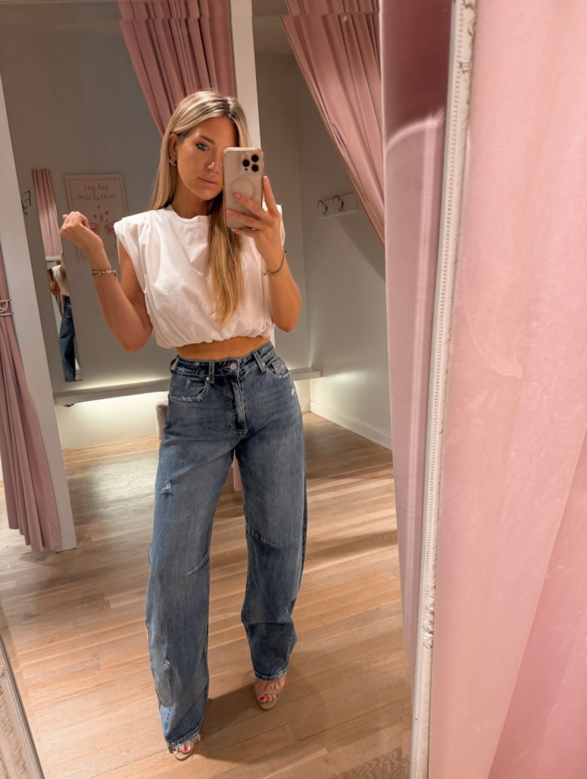 Facetune_22-07-2026-11-39-27